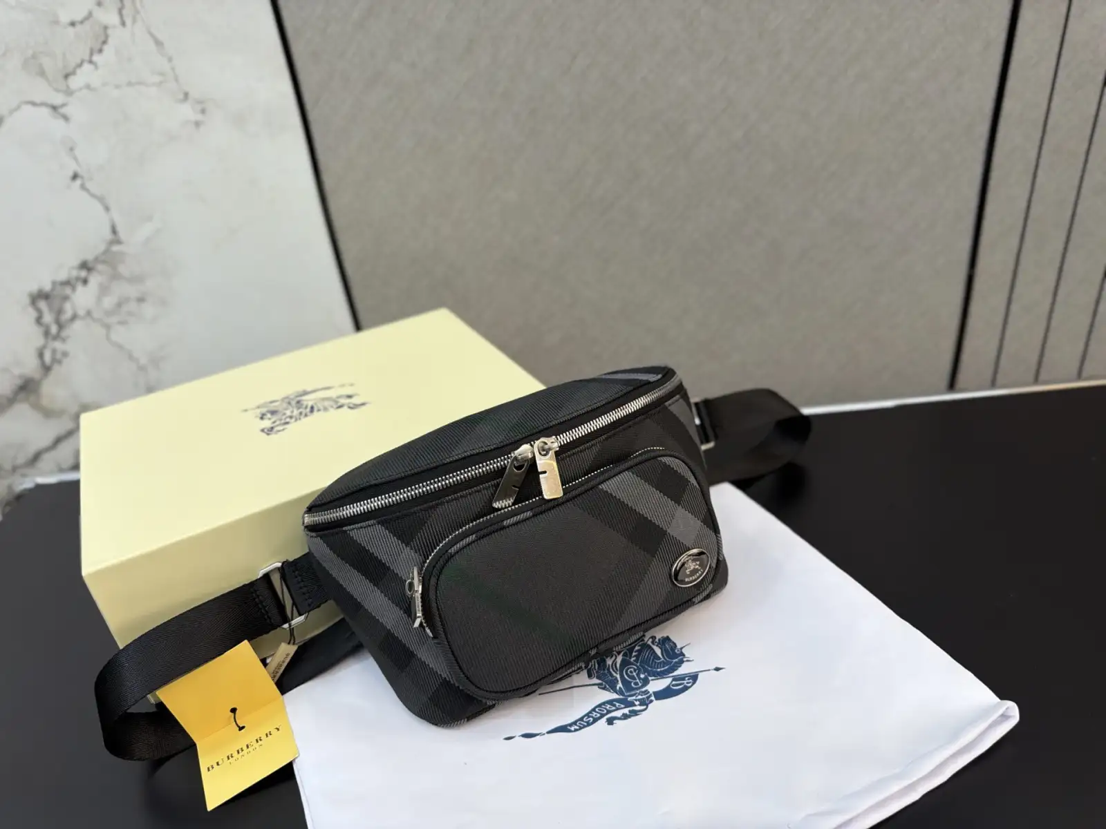 Sacoche burberry banane luxury
