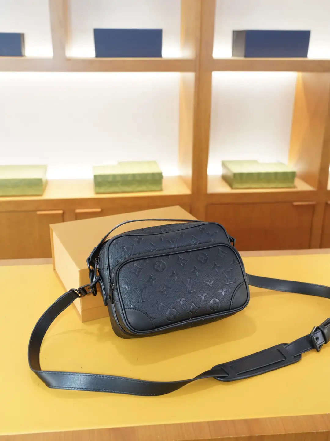 Sacoche Louis Vuitton black lux