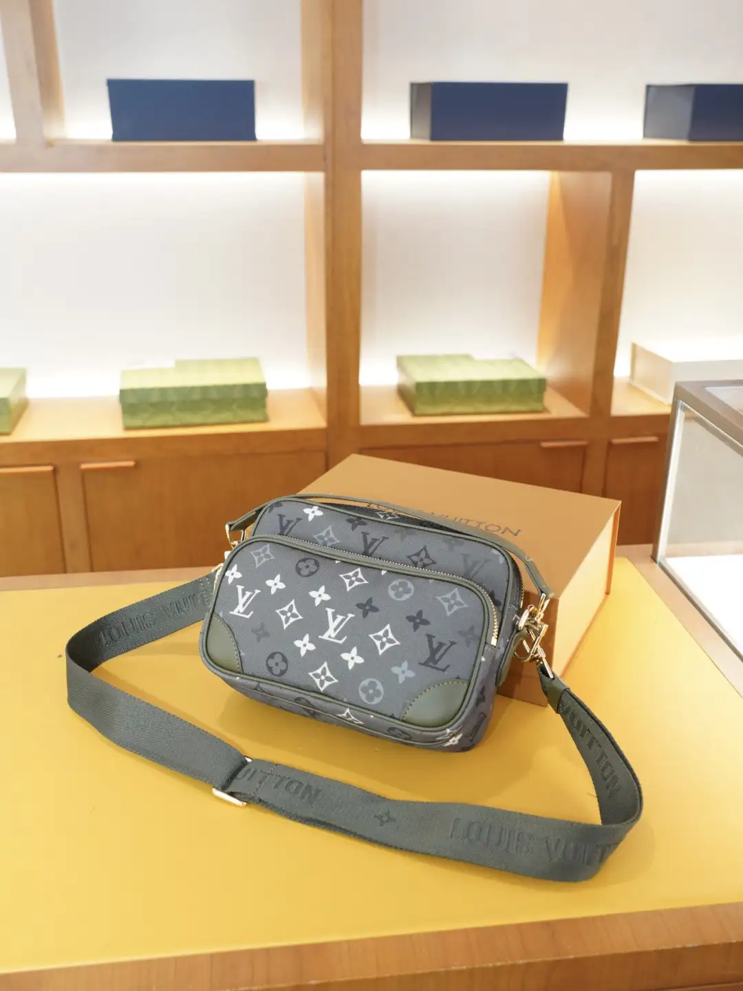 Sacoche Louis Vuitton lux green