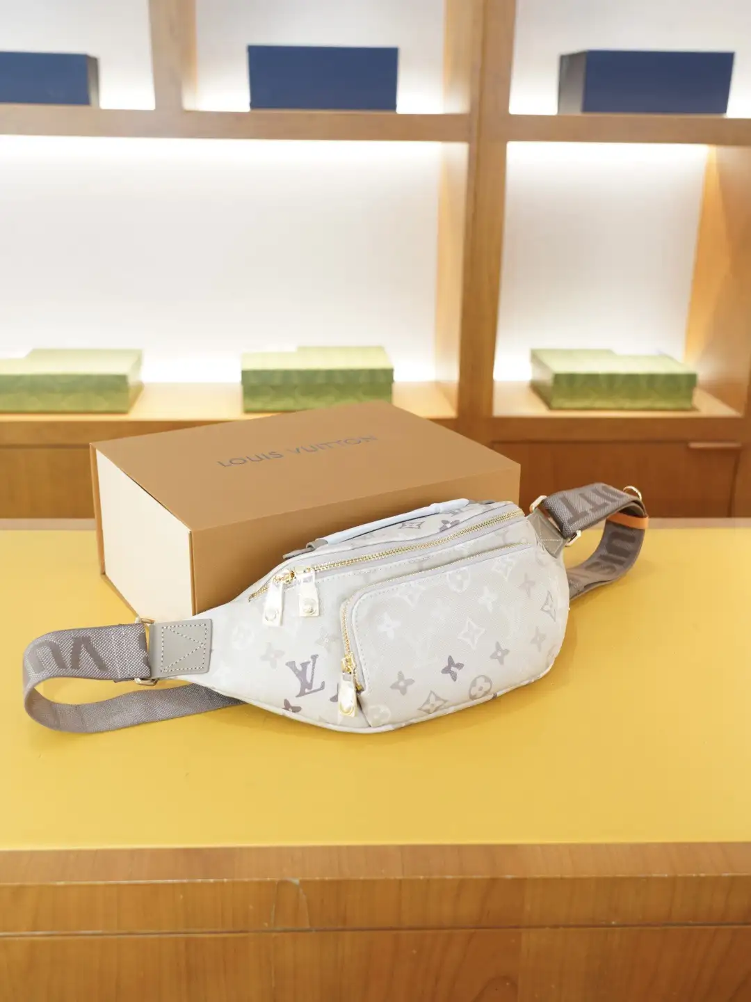 Sacoche Louis Vuitton banane lux