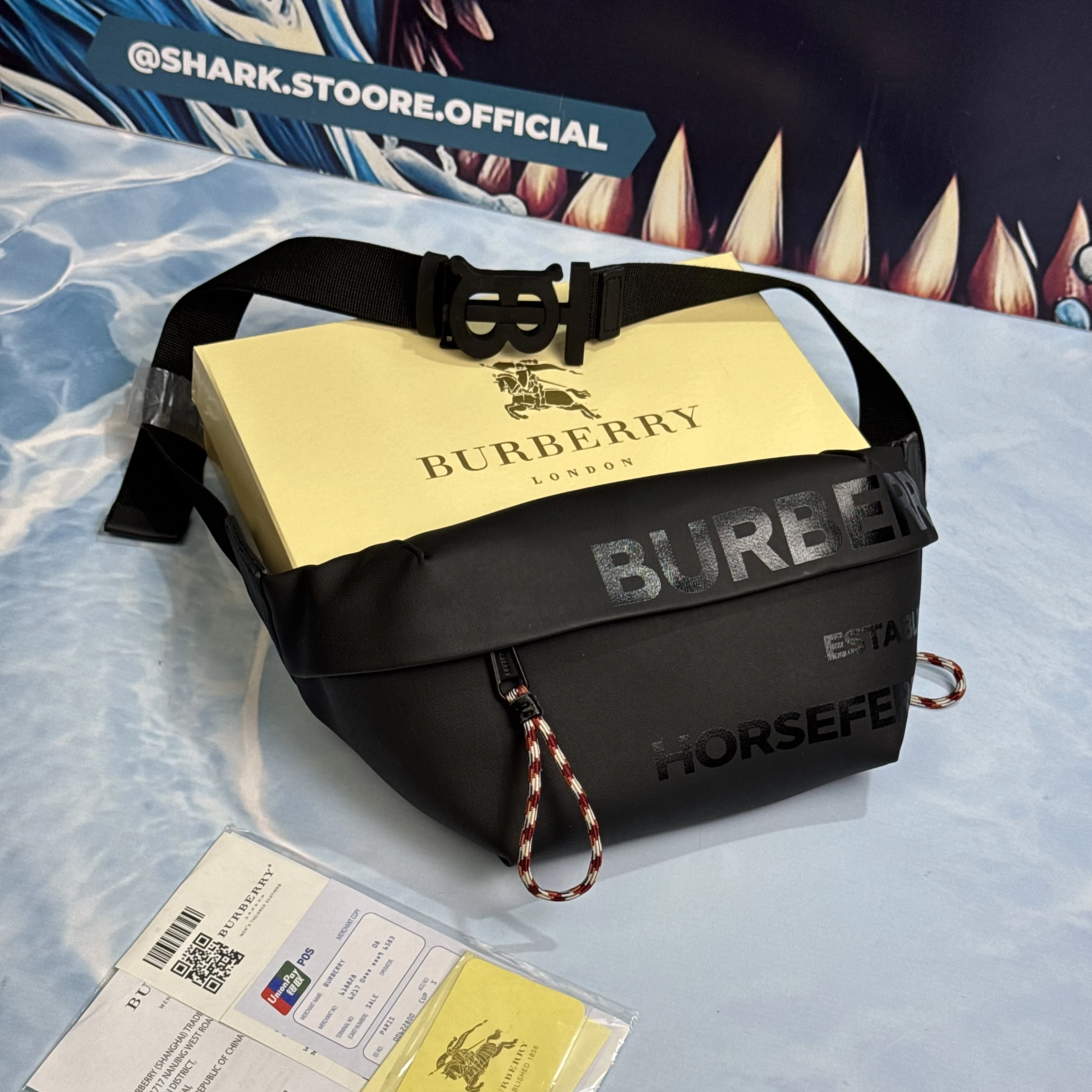 Sacoche Burberry banane black black luxury