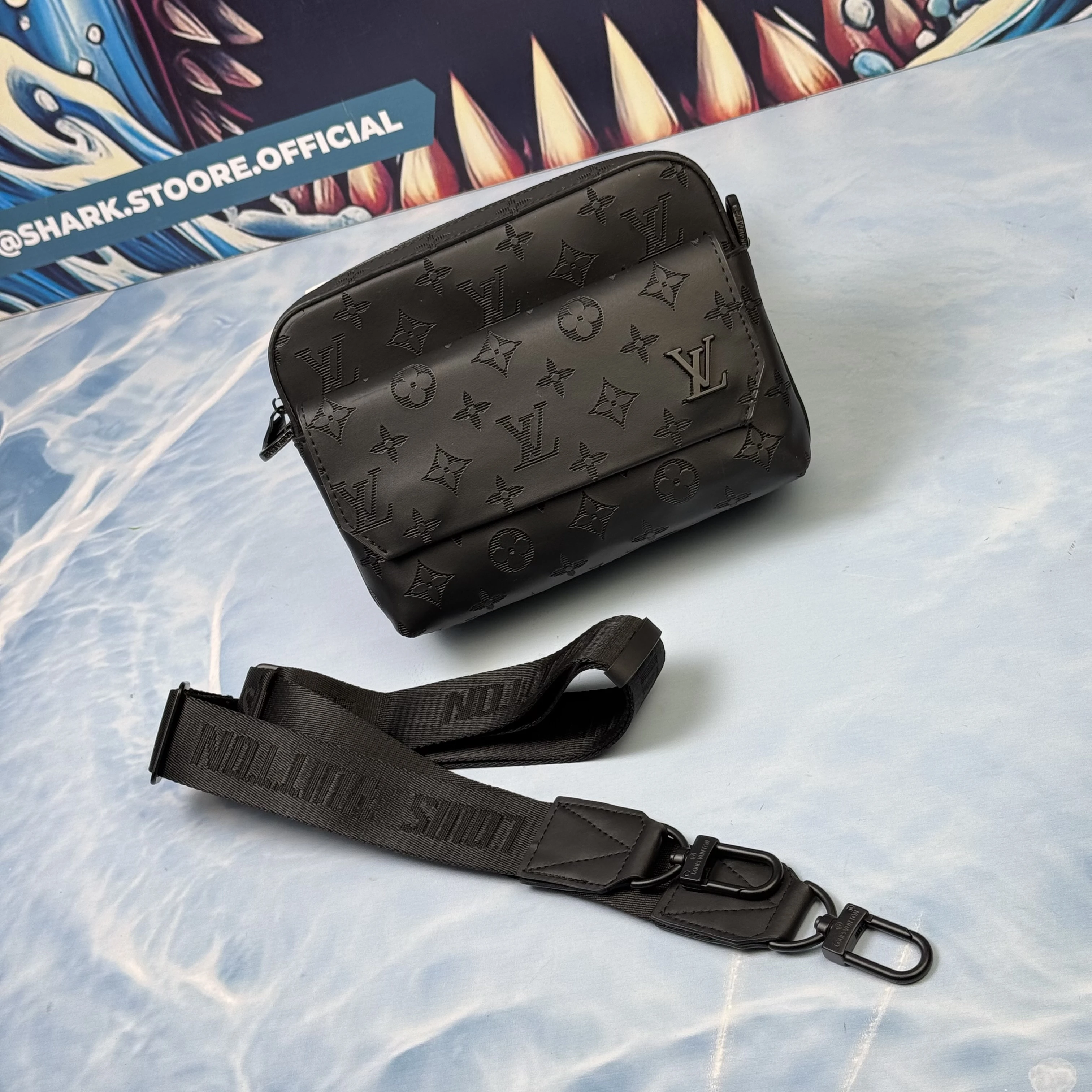 Fastline Messenger Dark Monogramme gravée