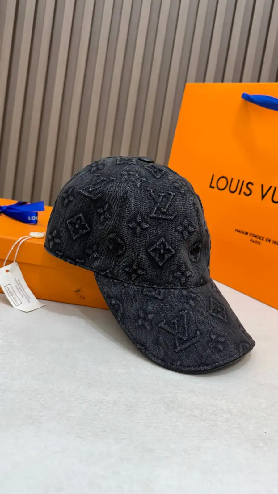 lv JEAN